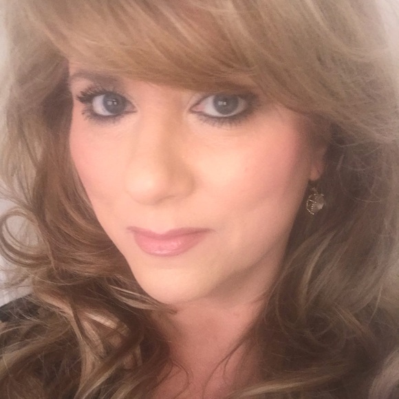 Meet your Posher, Colleen - Picture 1 of 1